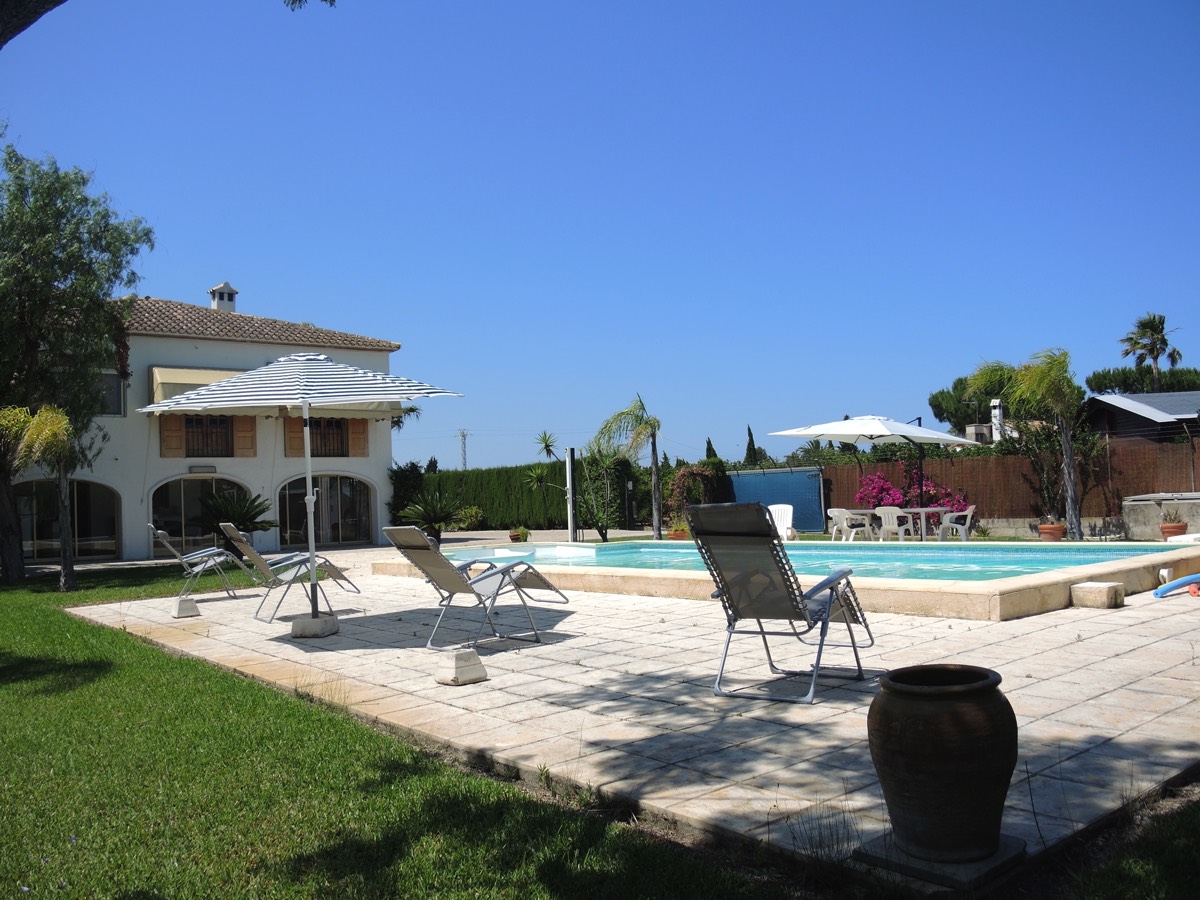 Villla Vedat - pool und sunning area